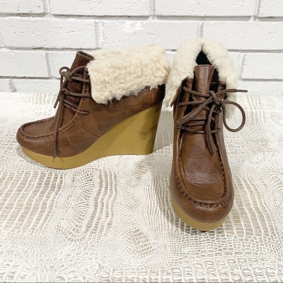 Forever 21 Faux fur lined lacewedge ankle booties - Picture 3 of 9